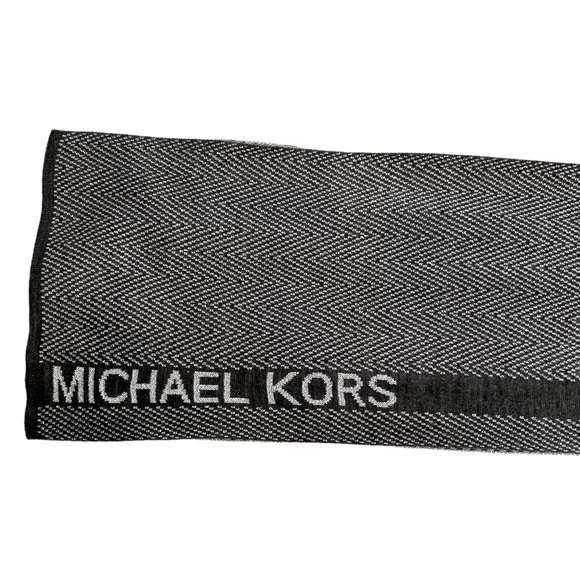 Michael Kors Women’s Chevron Scarf, Reversible Shawl Wrap,  Logo Label Inprint - Picture 6 of 16
